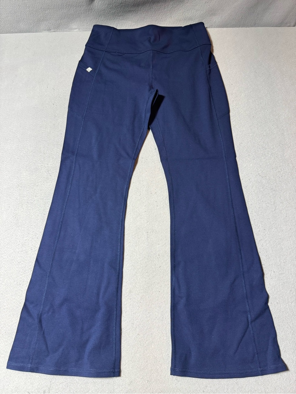 NWOT Fabletics Womenโs Navy Flare Leggings with Wide Waistband Size XL Short